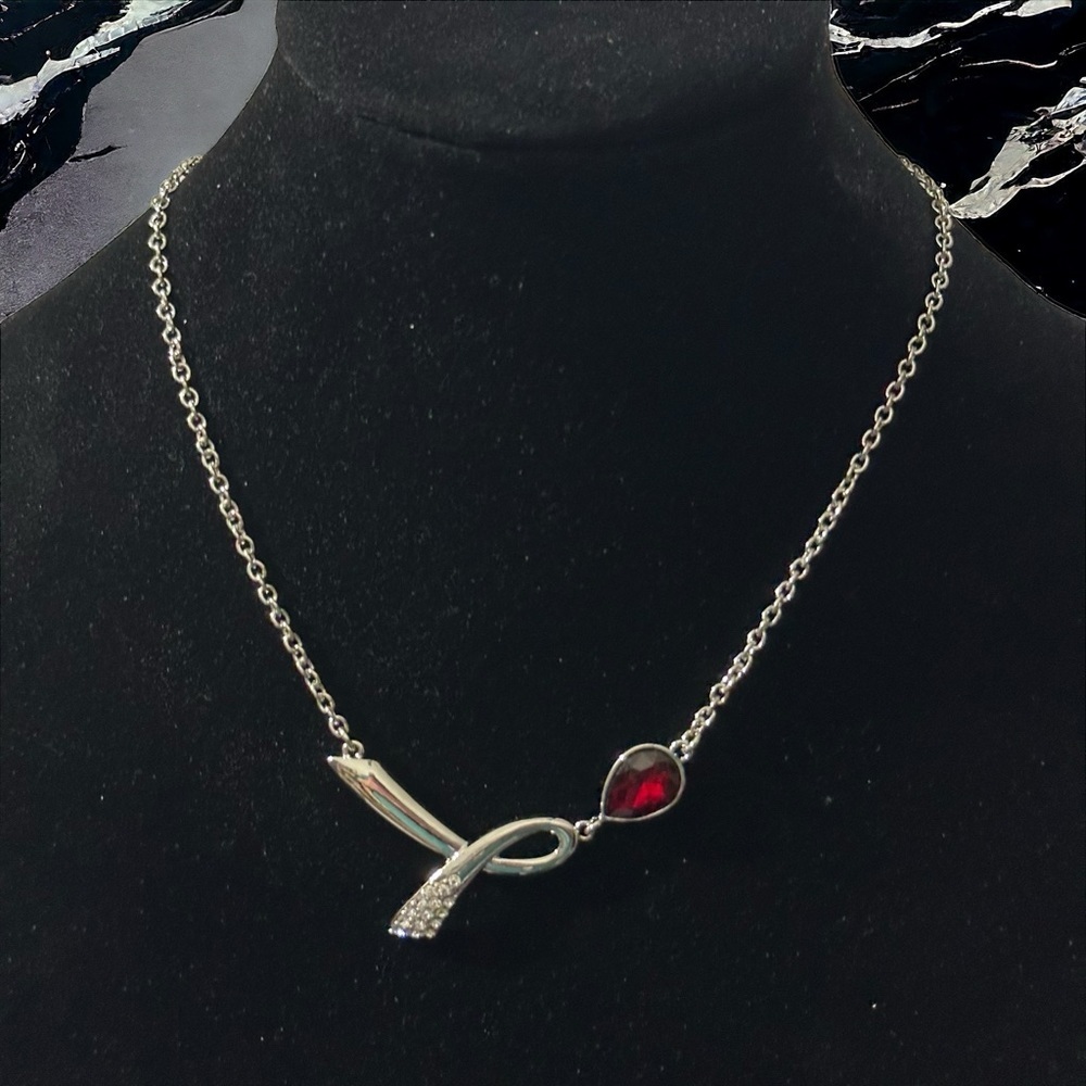 Signed JJ Just Jewelry Silver Tone Ribbon & Oval Red Rhinestone Necklace 21” NIP